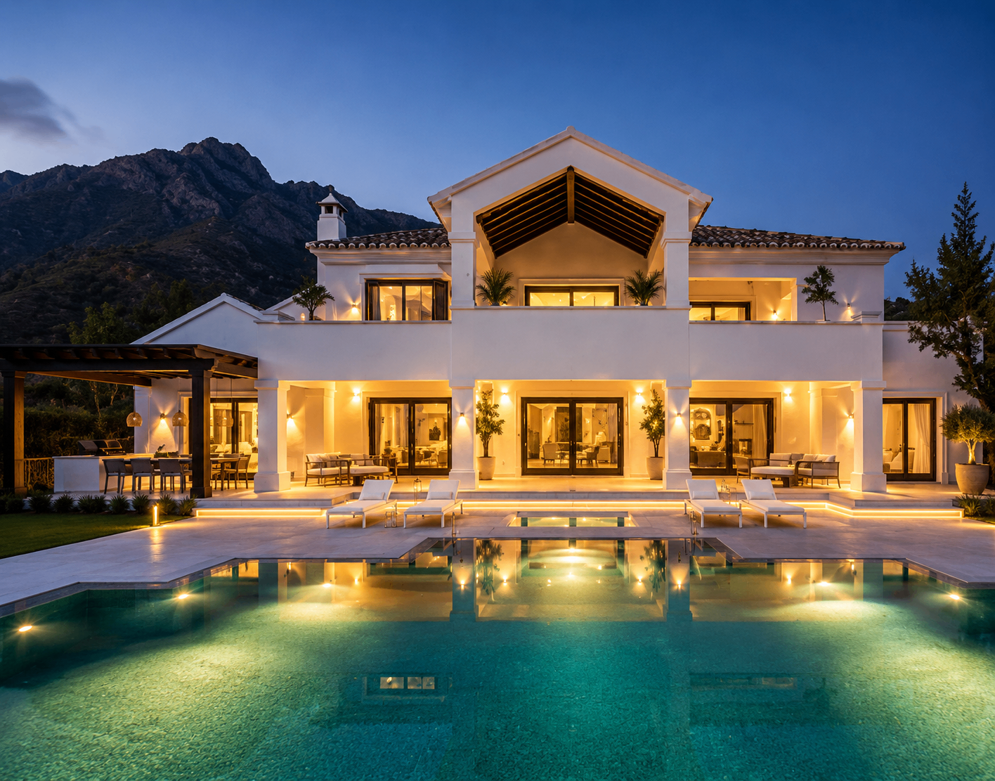 Villa contemporaine avec piscine au crépuscule